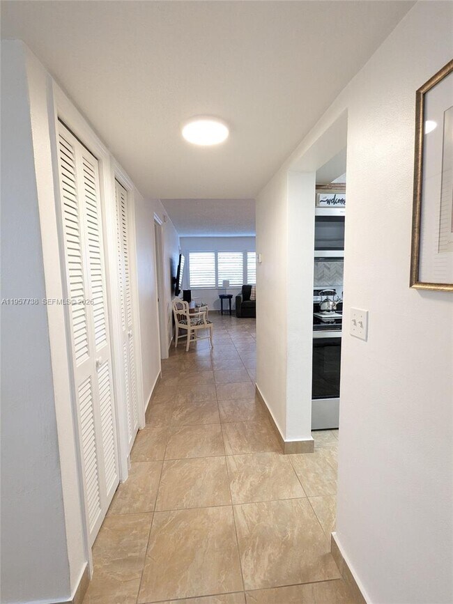 Building Photo - 330 SE 2nd St