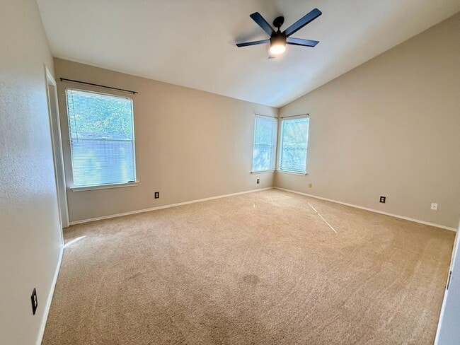 Building Photo - 1920 White Oak Cir