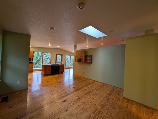 Building Photo - Southworth Hideaway Available Now! Small Pets Okay! 2 Br for Rent!