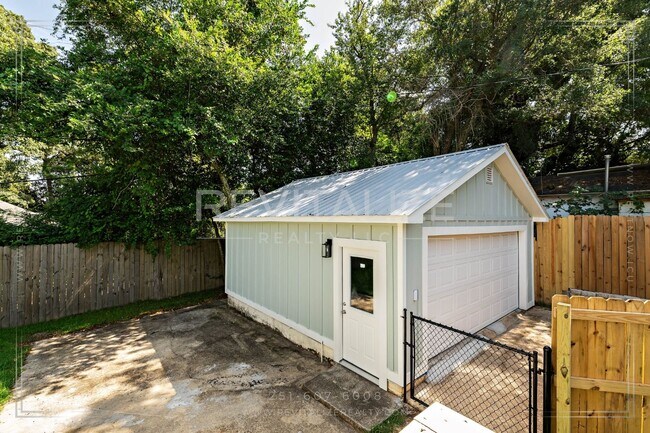 Building Photo - 80 N Hathaway Rd