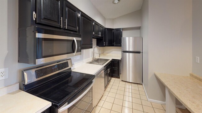 Building Photo - 9621 S Lake Ridge Dr