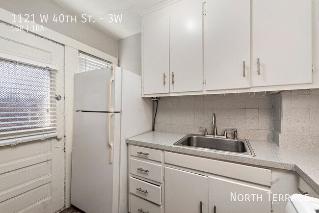 Building Photo - 1121 W 40th St