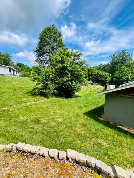 Building Photo - 305 Starnes Cove Rd