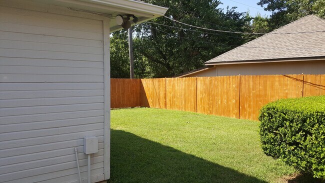 Building Photo - COMING SOON, JANUARY 10TH:  Beautifully Remodeled 3/2/2 Home, Generously updated Smart Home - For...