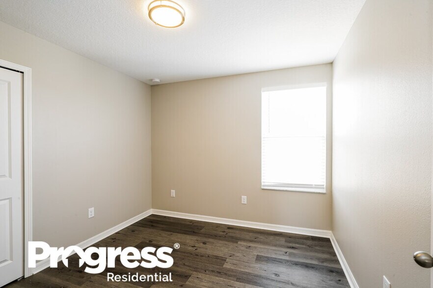 Building Photo - 15423 Dark Star Ln