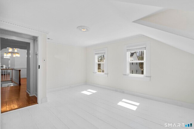 Building Photo - 1090 Ridgefield Rd