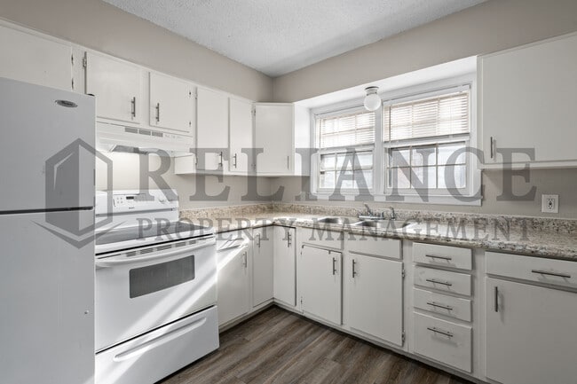 Building Photo - 1125 W 16th St N