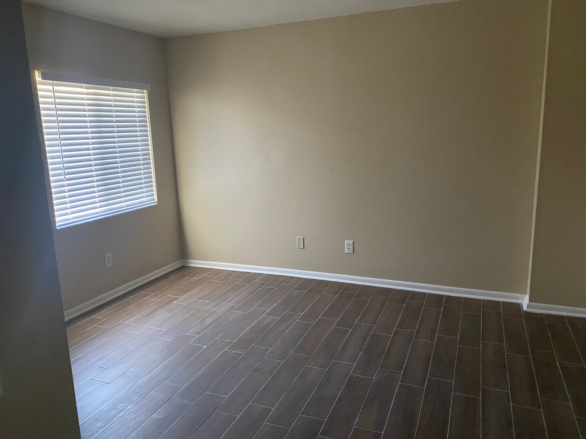 Building Photo - 5486 Pinehaven Ct