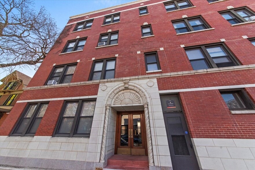 Building Photo - 5704 S Harper Ave