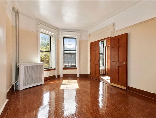 Primary Photo - 161 Monroe St