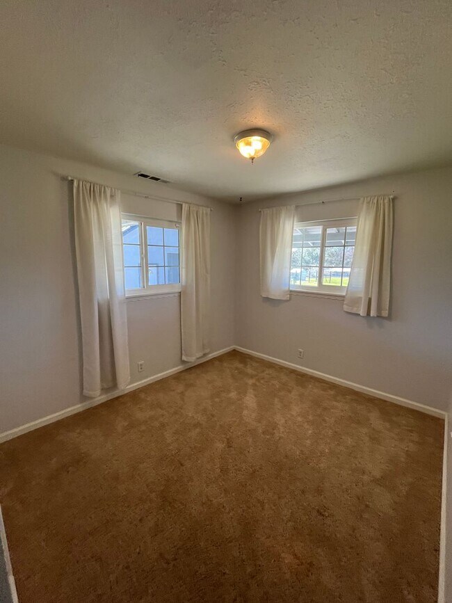 Building Photo - Beautiful Foothil Views Available Now!