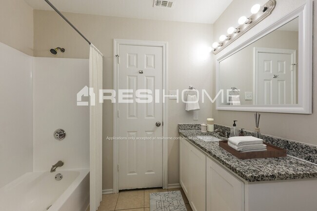 Building Photo - 2626 Camel Ct