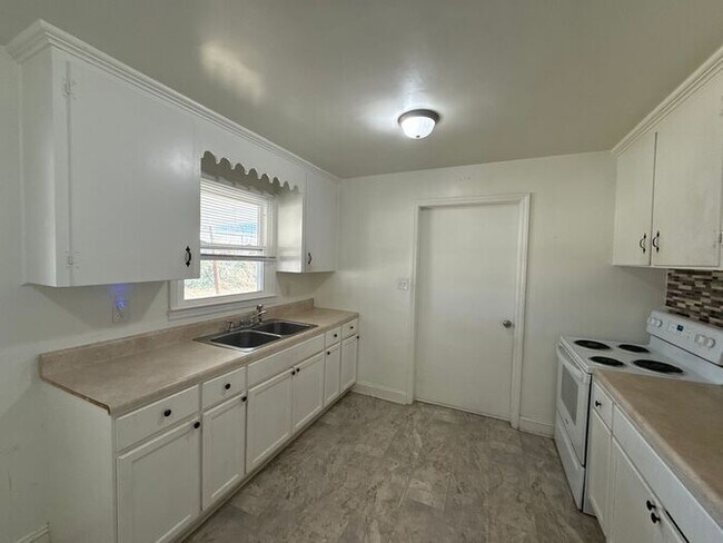 Building Photo - T.R. Lawing Realty Property