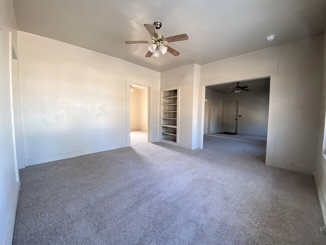Building Photo - 2700 Woodlawn Blvd