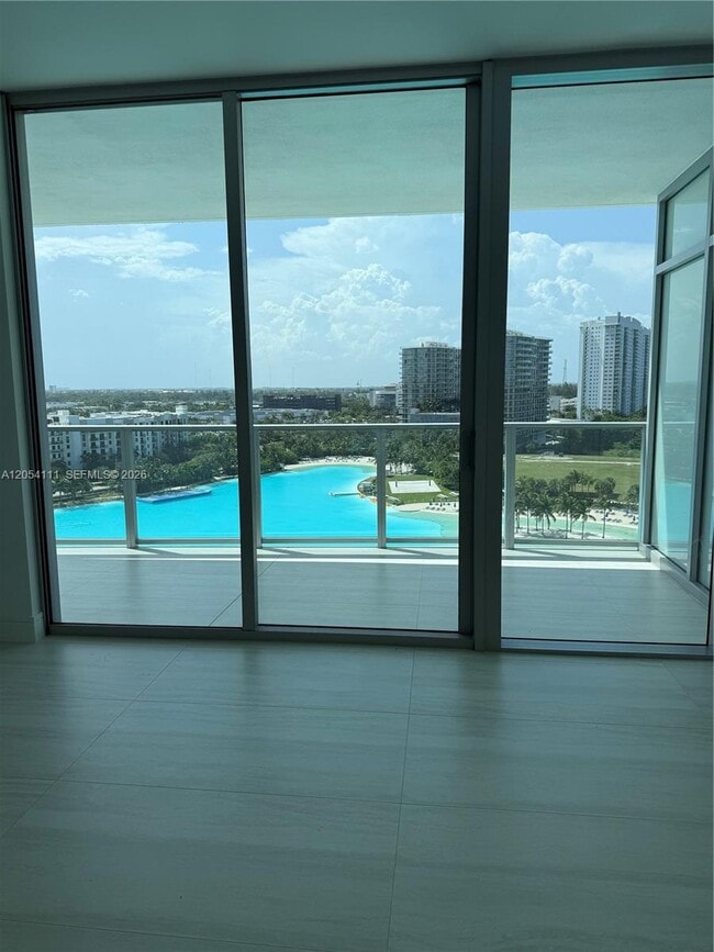 Building Photo - 2411 Laguna Cir