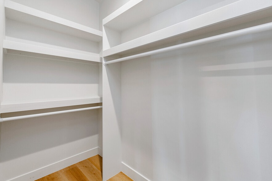 Building Photo - 1784 S Rimpau Blvd