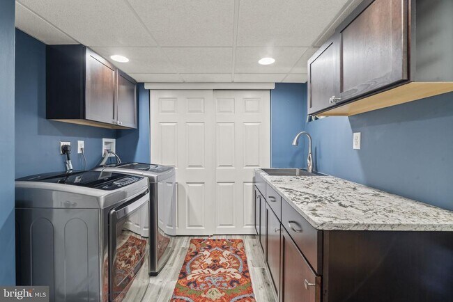 Building Photo - 79 Manor Cir