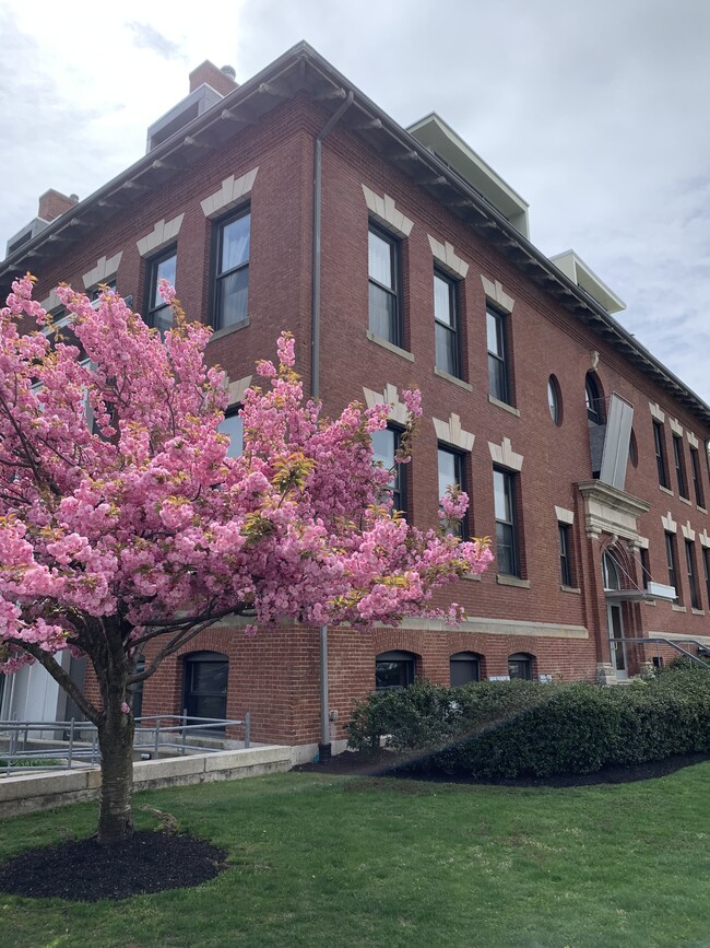 Building Photo - 68 Central Ave