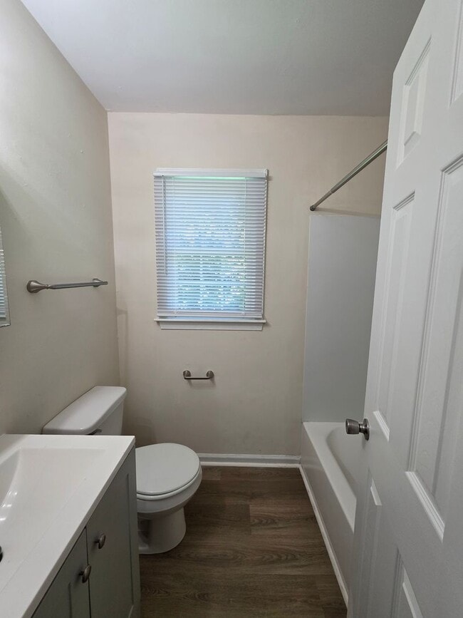 Building Photo - Move In Ready 3 Bedroom Ranch!
