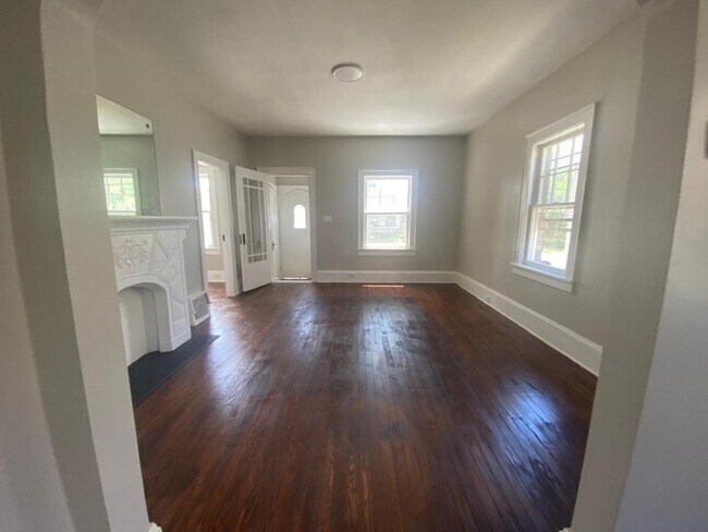 Building Photo - 7011 Hosmer Ave