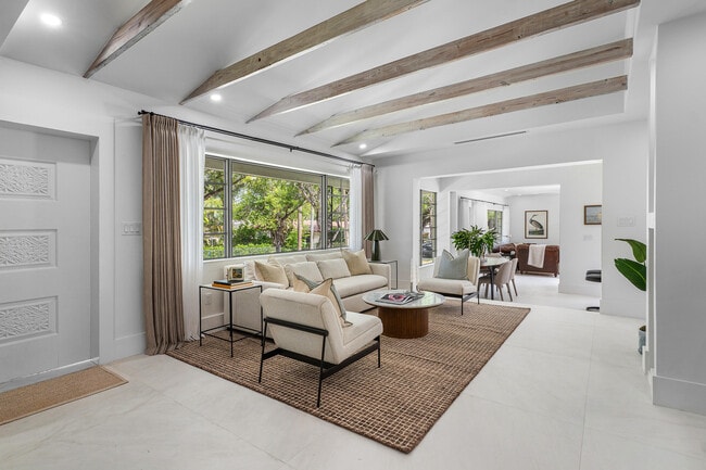 Building Photo - 2330 Lake Ave