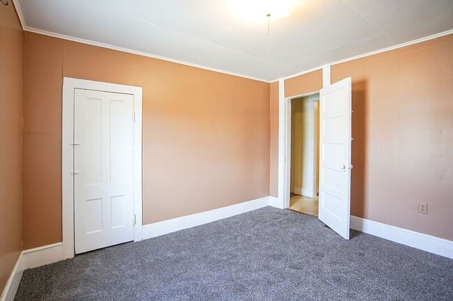 Building Photo - 32 Joy St