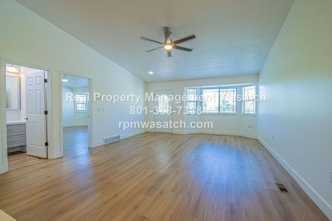 Building Photo - 25 Clubhouse Dr