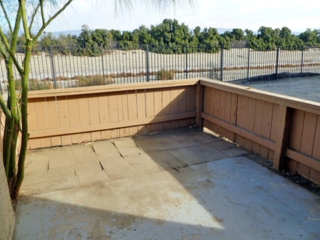 Building Photo - Palm Lake Villas Condo #130