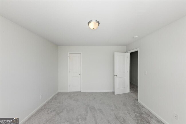 Building Photo - 541 Tulip Ln