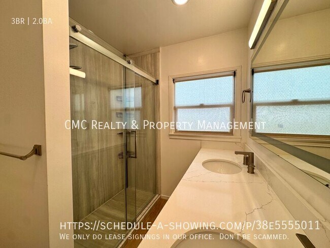 Building Photo - 3822 Rose Ave