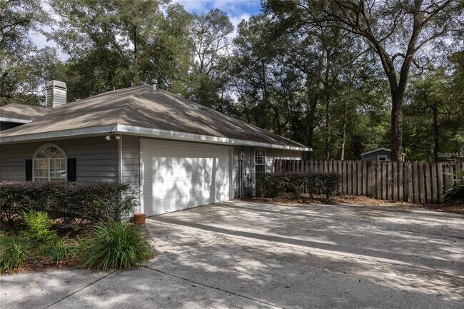 Building Photo - 2103 SW 75th Terrace