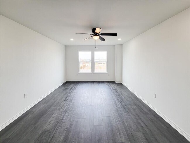 Building Photo - 2731 Rd 5724