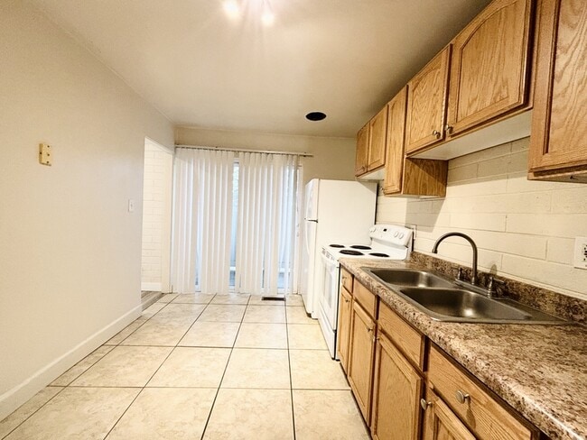 Building Photo - 3605 S 900 E