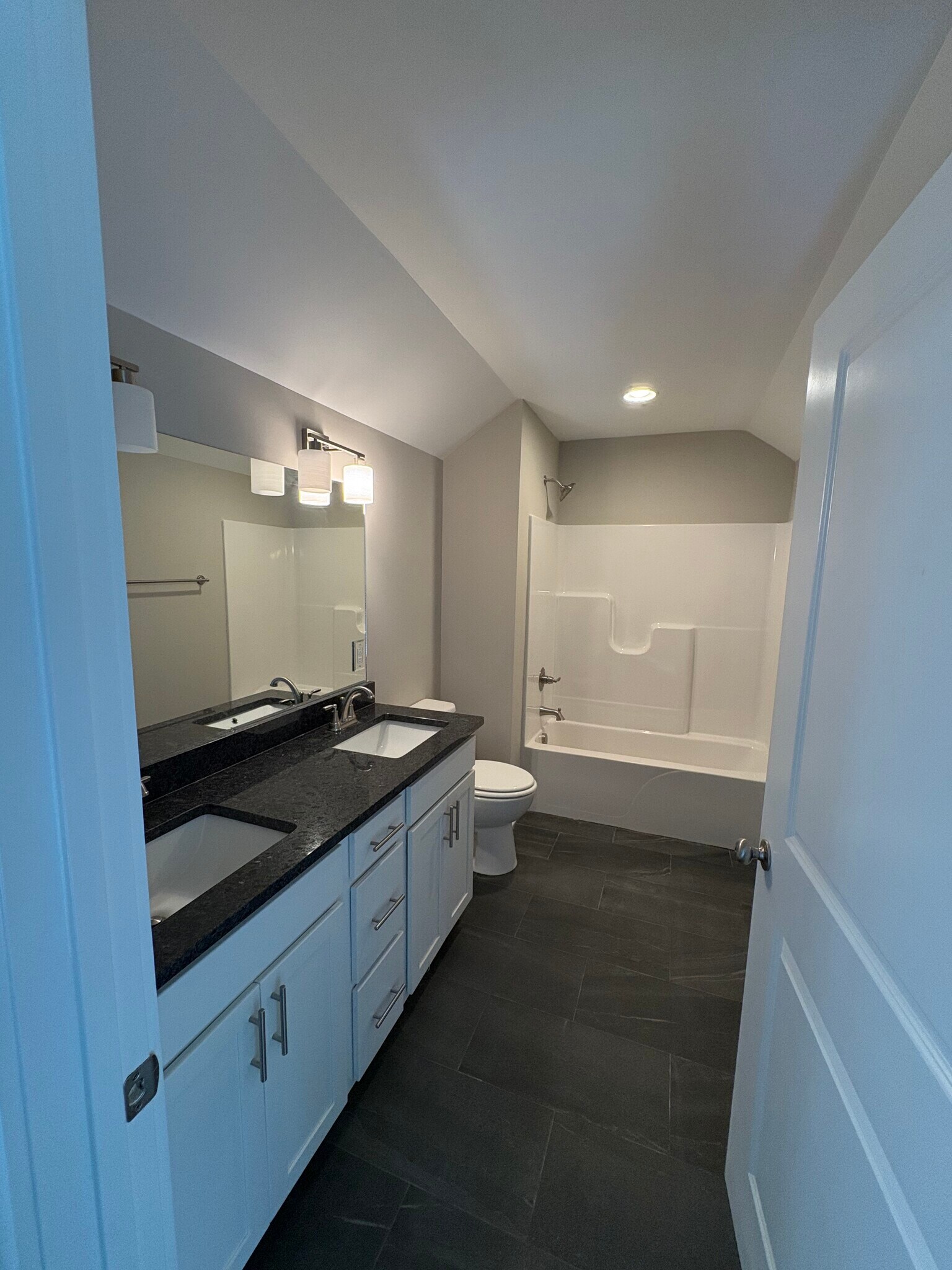 Building Photo - 4662 Heiskell Dr