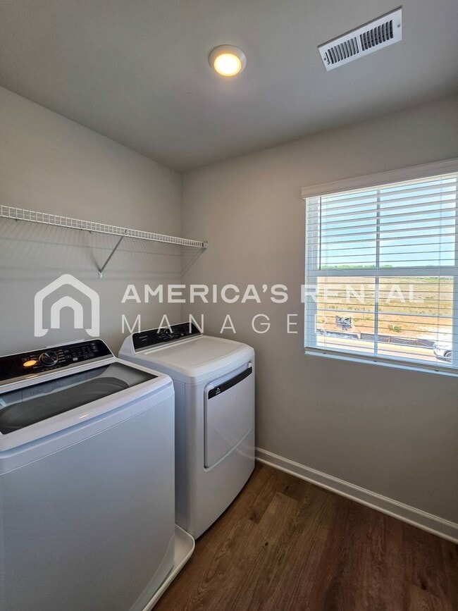 Building Photo - New Construction! Spacious Dual Level Townhome with Attached Garage for Rent in Decatur, AL! DEPO...