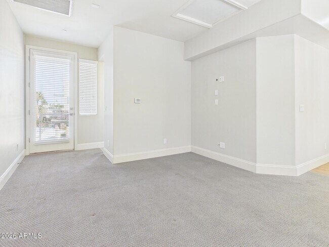 Building Photo - 4816 N Woodmere Fairway