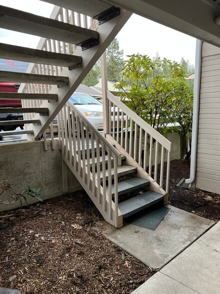 Building Photo - 8207 N Ridgewood Dr