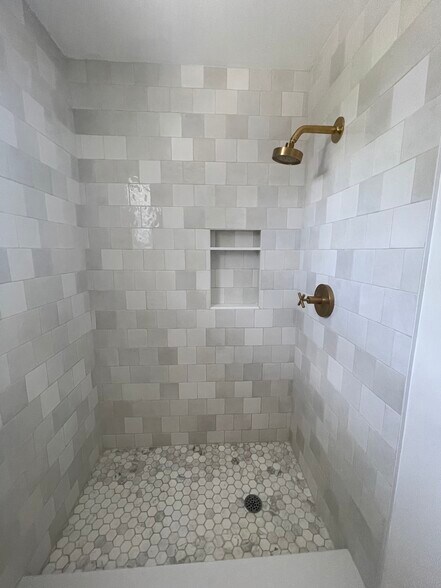 Primary Ensuite Shower - 7399 SE Flamingo Way