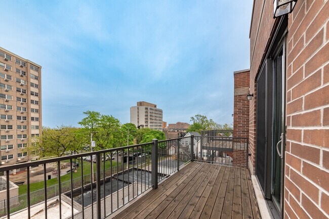Building Photo - 4021 S Ellis Ave