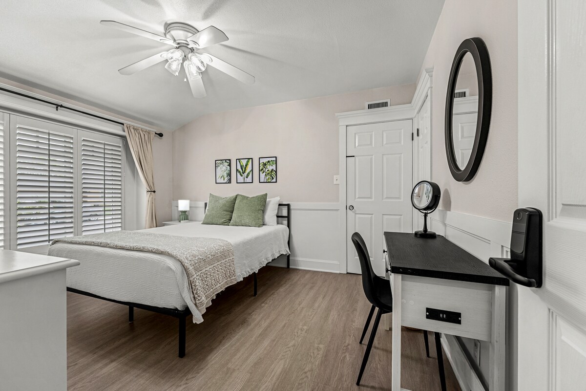 Building Photo - 10838 Newcomb Ave