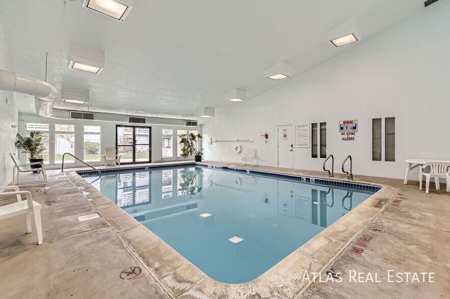 Building Photo - 3141 S Tamarac Dr