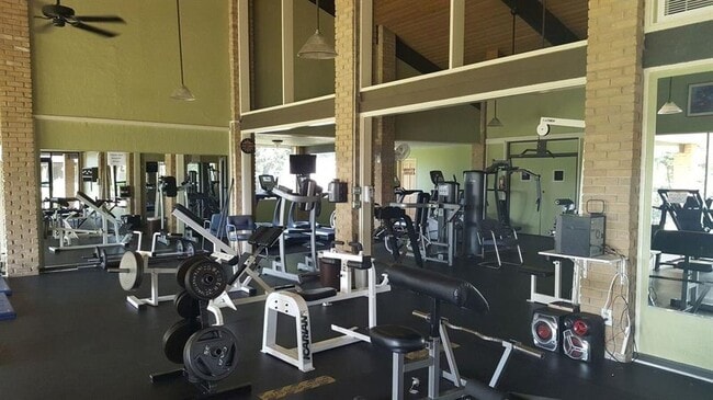 Building Photo - 539 Venture Blvd S