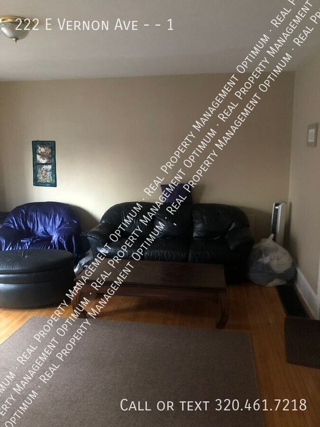 Building Photo - Main Floor 1 Bedroom Apartment Available M...