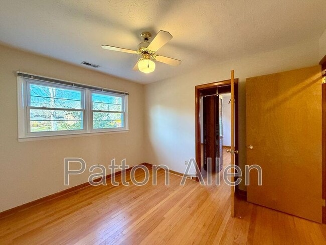 Building Photo - 74 Oakdale Dr