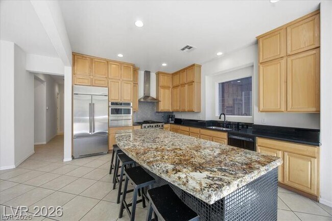 Building Photo - 2765 Struan Ave