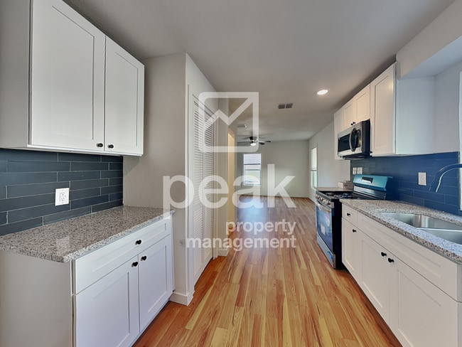 Building Photo - $1500! 3Bed/1Bath Home in Fort Worth! $100 off your initial move in costs! Apply by 12/17!