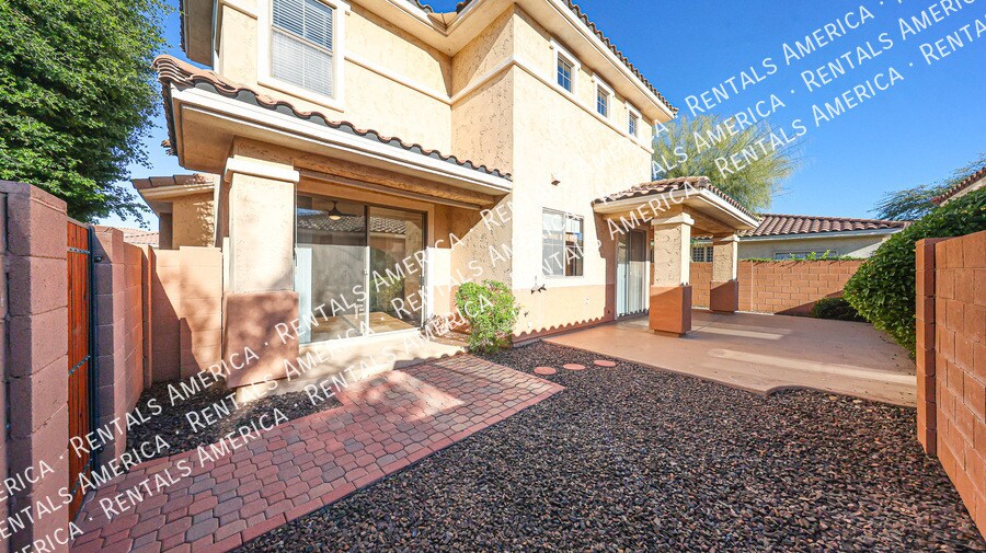 Building Photo - 13601 W Cypress St