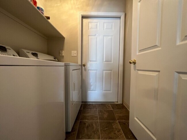 Building Photo - 2890 S Ladera Pl