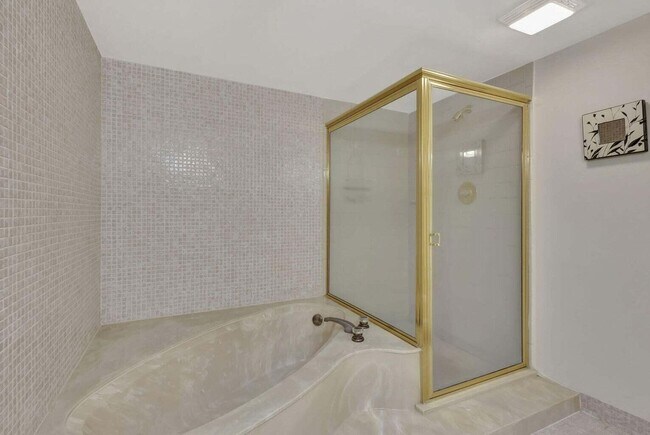 Building Photo - 4200 N Ocean Dr