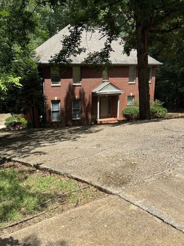 Building Photo - 2411 Oakwood Ave NE